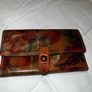 Vintage Leather Wallet with Floral Design Patricia Nash